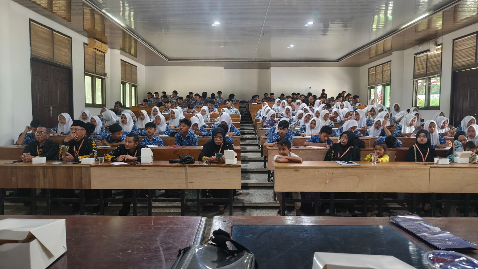 Studi Tour ke Kampus Politeknik Negeri Lampung (Polinela): Menambah Wawasan dan Motivasi Siswa